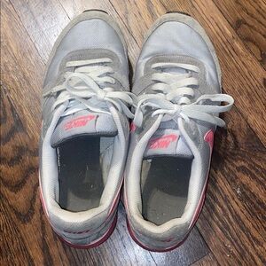 Women’s Nike tennis shoes